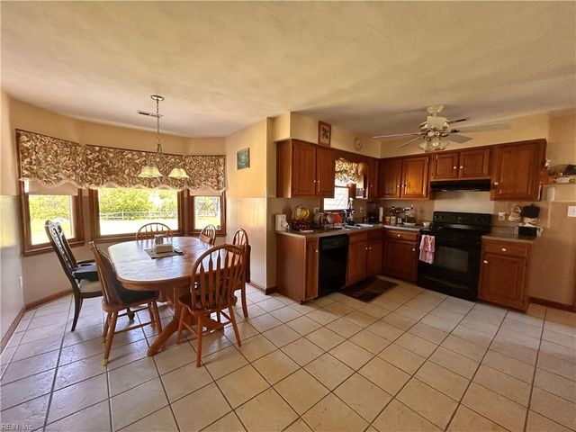 517 N Hills DR, Chesapeake, VA 23320