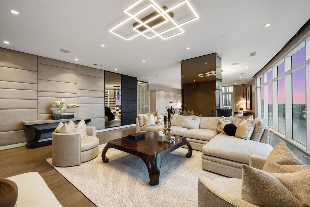 4521 San Felipe Street 1201, Houston, TX 77027