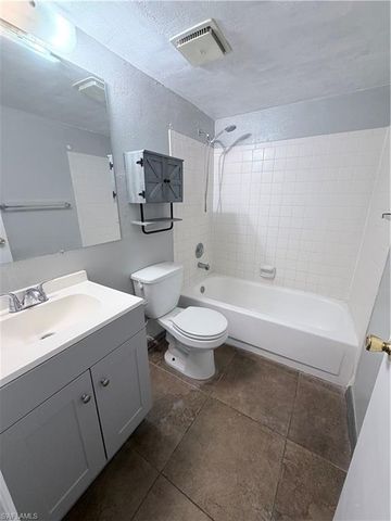 12636 Kenwood LN B, Fort Myers, FL 33907