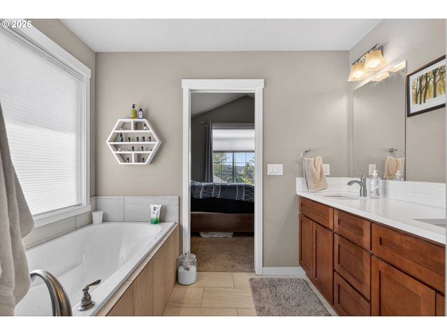 300 Se OAK VIEW Ln, Estacada, OR 97023