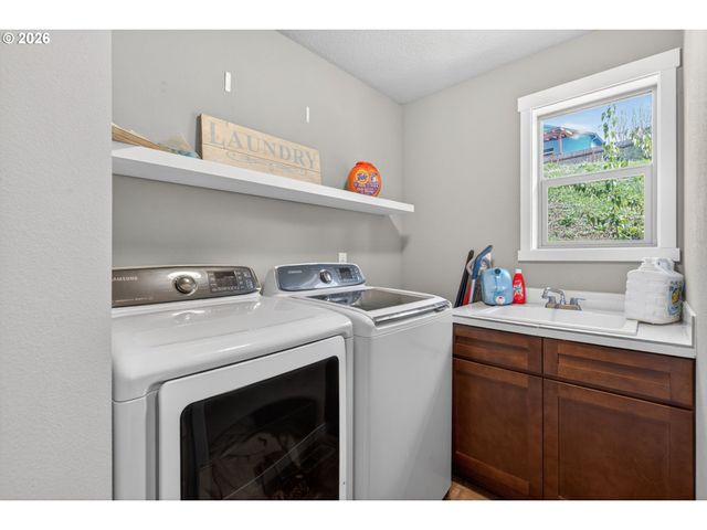 300 Se OAK VIEW Ln, Estacada, OR 97023