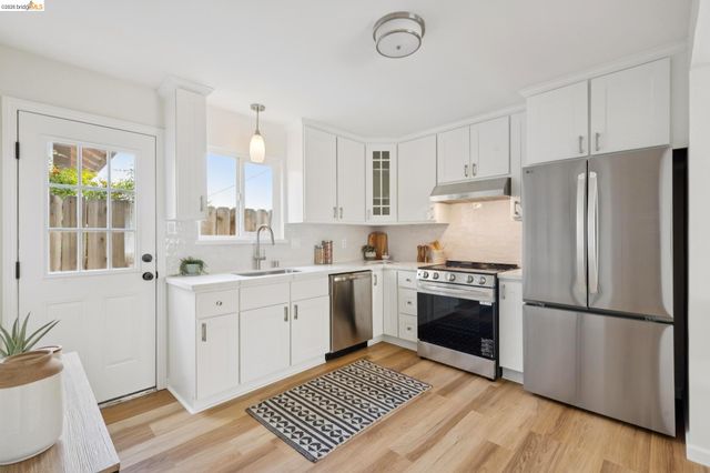 2207 Damuth St 1, Oakland, CA 94602