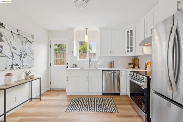 2207 Damuth St 1, Oakland, CA 94602