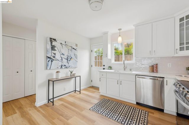 2207 Damuth St 1, Oakland, CA 94602