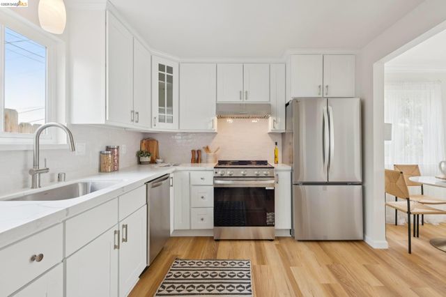 2207 Damuth St 1, Oakland, CA 94602