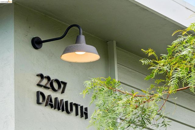 2207 Damuth St 1, Oakland, CA 94602