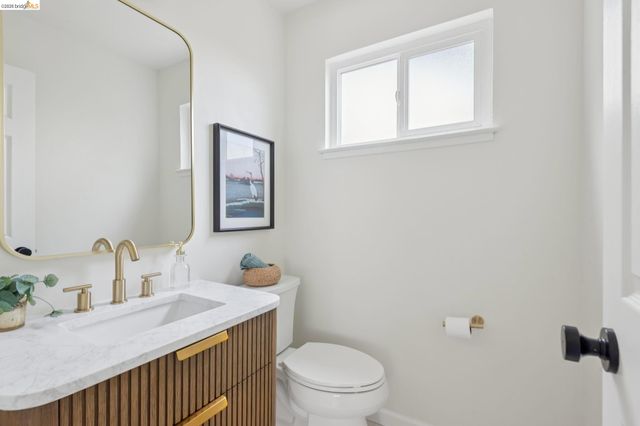 2207 Damuth St 1, Oakland, CA 94602