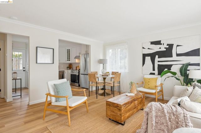 2207 Damuth St 1, Oakland, CA 94602