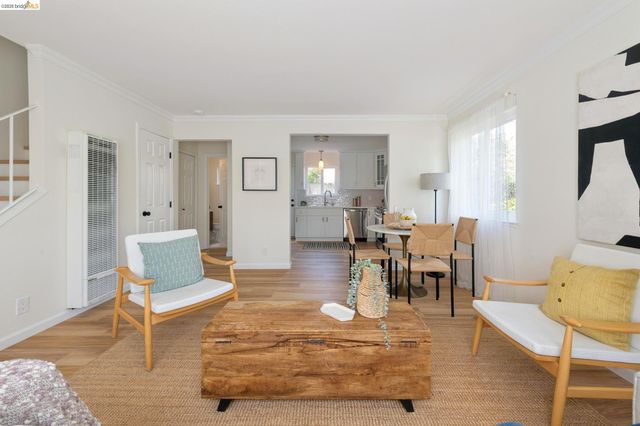 2207 Damuth St 1, Oakland, CA 94602