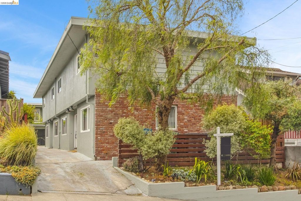 2207 Damuth St 1, Oakland, CA 94602