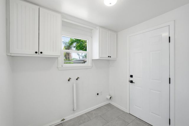 908 S Clark Street, Visalia, CA 93292