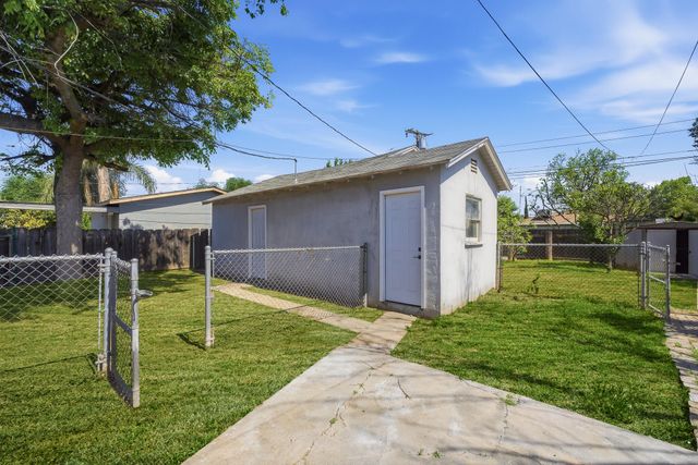 908 S Clark Street, Visalia, CA 93292