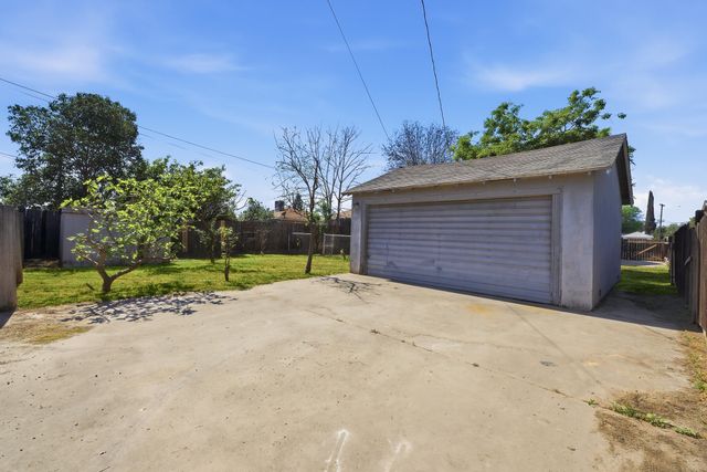 908 S Clark Street, Visalia, CA 93292