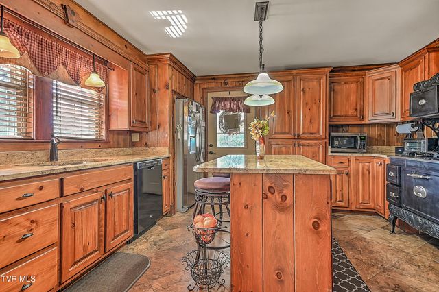 700 Park Street, Bristol, VA 24201