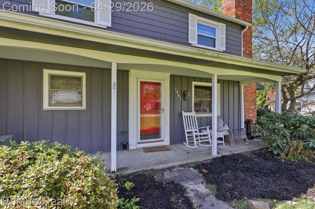 7441 Honeysuckle Road, West Bloomfield Charter Township, MI 48324