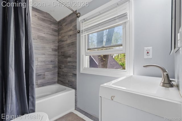 7441 Honeysuckle Road, West Bloomfield Charter Township, MI 48324