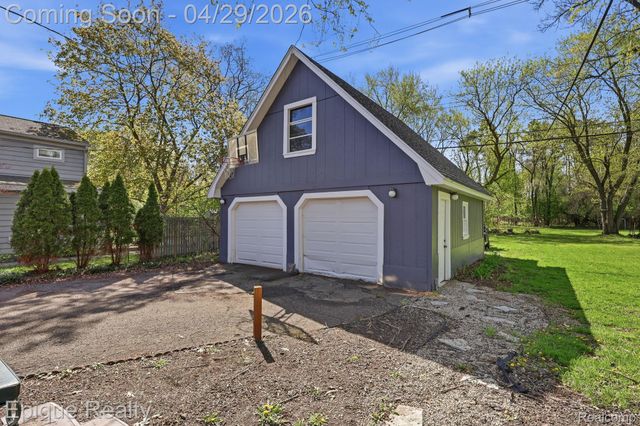 7441 Honeysuckle Road, West Bloomfield Charter Township, MI 48324