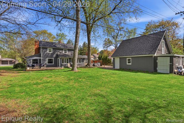7441 Honeysuckle Road, West Bloomfield Charter Township, MI 48324