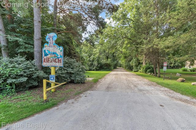 7441 Honeysuckle Road, West Bloomfield Charter Township, MI 48324