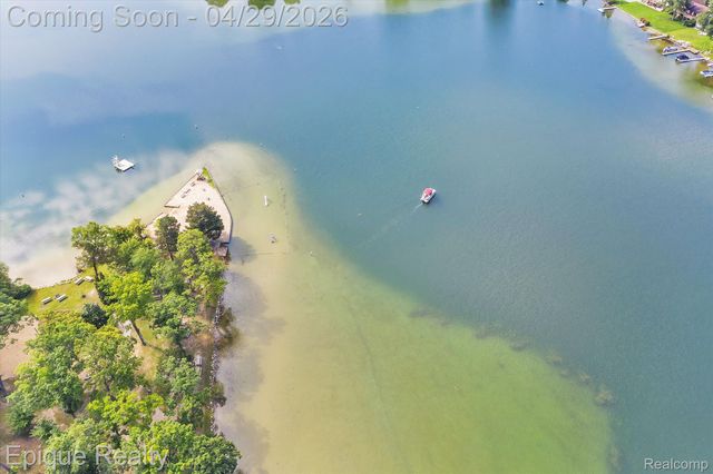 7441 Honeysuckle Road, West Bloomfield Charter Township, MI 48324