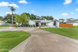 154 Nemo Circle NE, Palm Bay, FL 32907