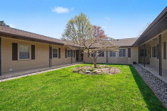 7384 Pinegrove Drive, Jenison, MI 49428
