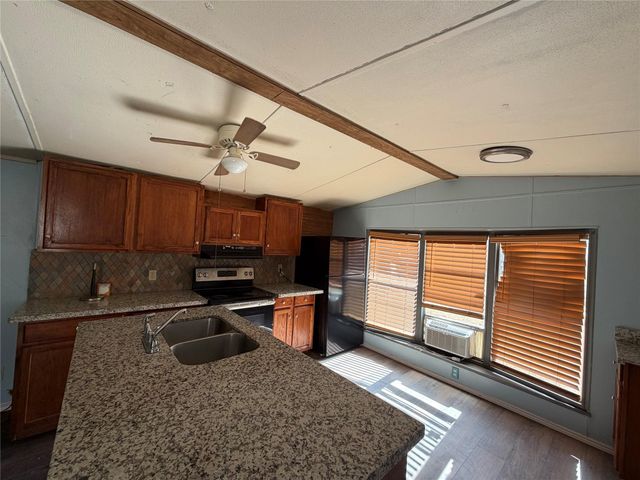 11 June Lane, Shepherd, TX 77371