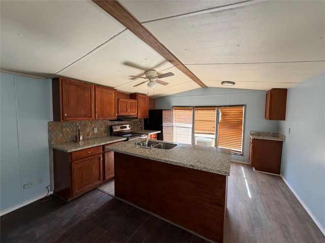 11 June Lane, Shepherd, TX 77371