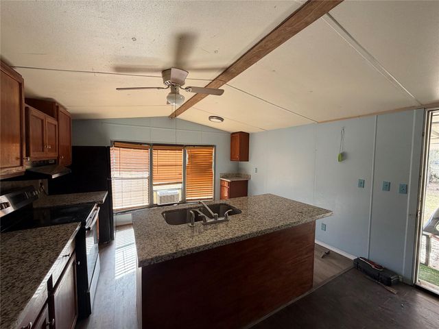 11 June Lane, Shepherd, TX 77371