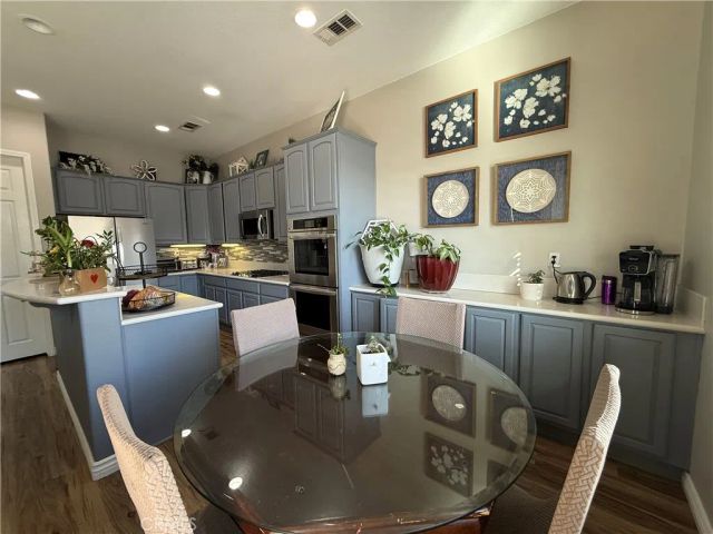 10265 Cotoneaster Street, Apple Valley, CA 92308