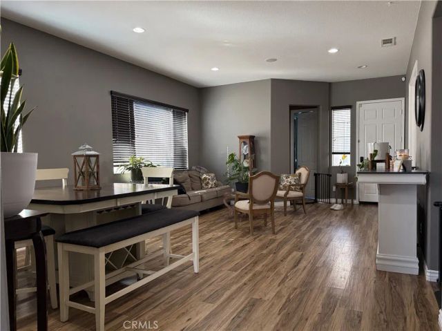 10265 Cotoneaster Street, Apple Valley, CA 92308