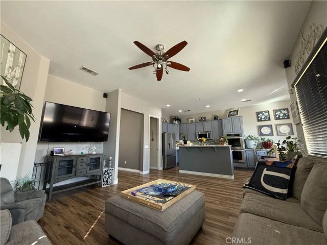 10265 Cotoneaster Street, Apple Valley, CA 92308