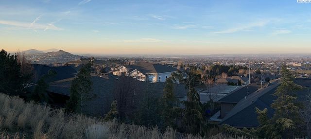 3716 W 49th Ave, Kennewick, WA 99337