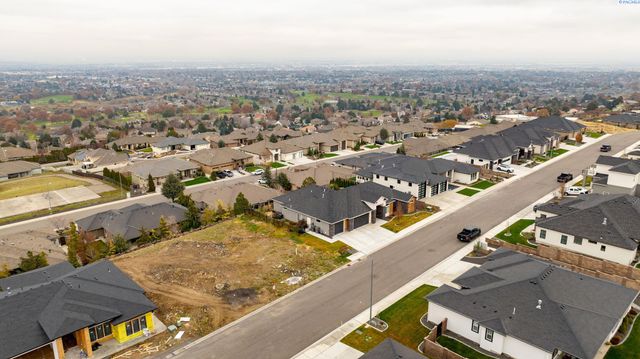 3716 W 49th Ave, Kennewick, WA 99337