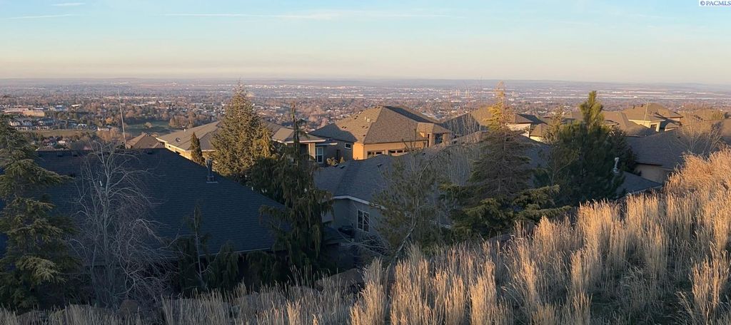 3716 W 49th Ave, Kennewick, WA 99337