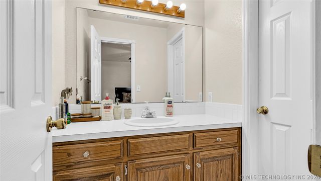2800 Ridgeway, Ardmore, OK 73401