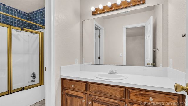 2800 Ridgeway, Ardmore, OK 73401