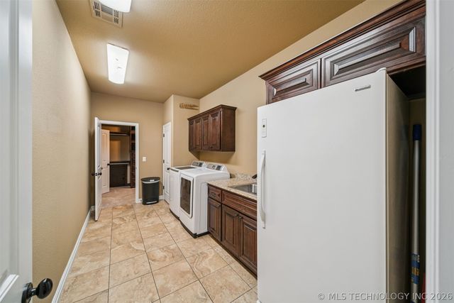 13033 E 580 Road, Inola, OK 74036