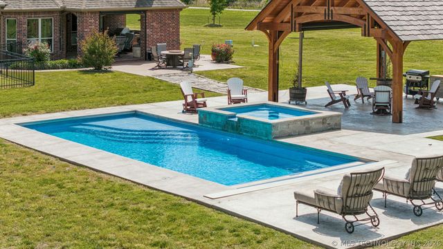 13033 E 580 Road, Inola, OK 74036