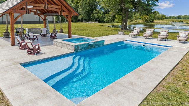 13033 E 580 Road, Inola, OK 74036