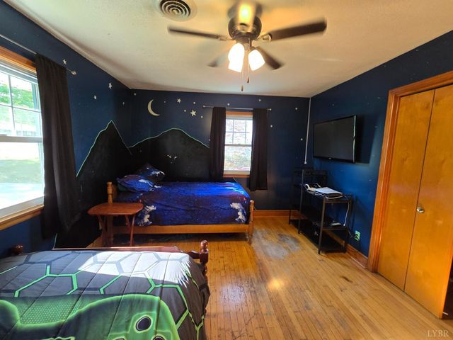 1540 Oakwood Street, Bedford, VA 24523
