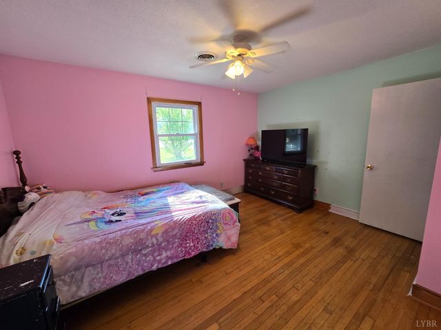 1540 Oakwood Street, Bedford, VA 24523