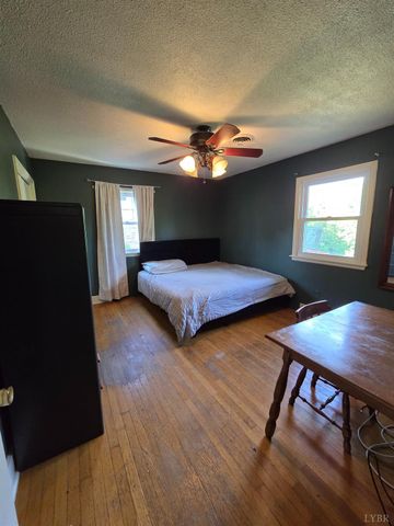 1540 Oakwood Street, Bedford, VA 24523