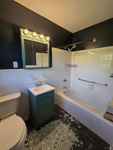1540 Oakwood Street, Bedford, VA 24523