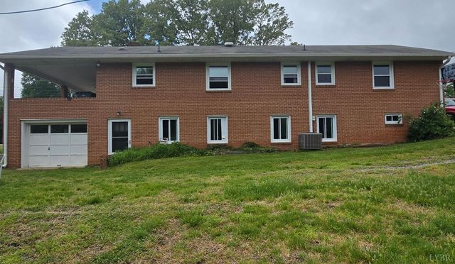 1540 Oakwood Street, Bedford, VA 24523