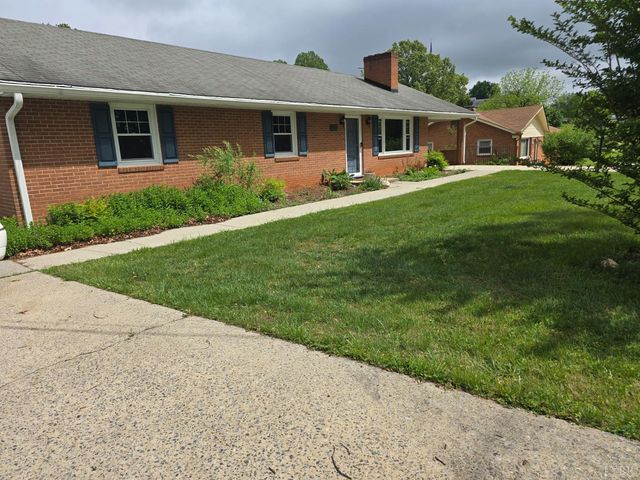 1540 Oakwood Street, Bedford, VA 24523