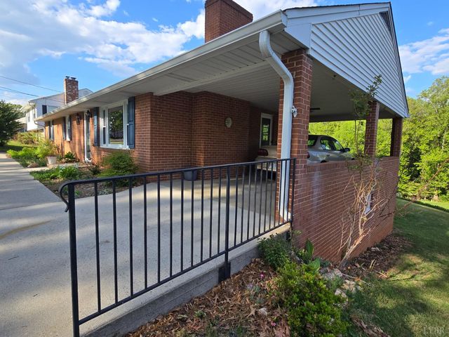 1540 Oakwood Street, Bedford, VA 24523
