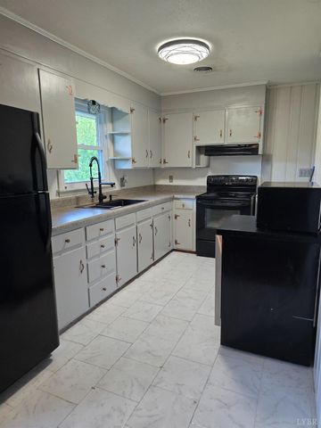 1540 Oakwood Street, Bedford, VA 24523