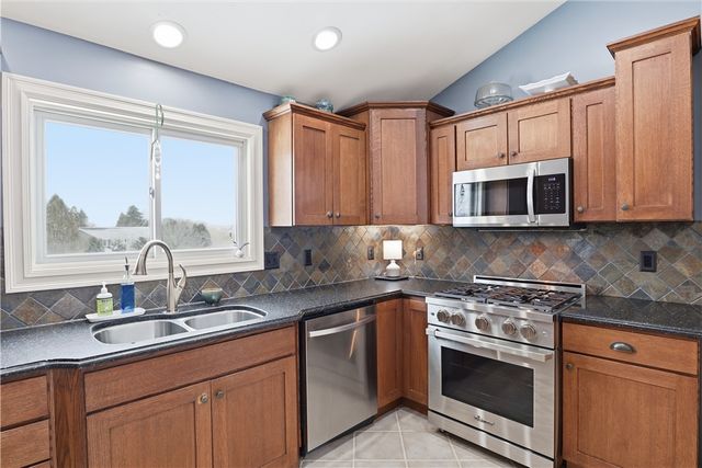 8361 State Route 5 And 20, West Bloomfield, NY 14469