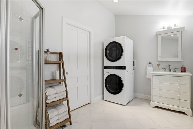 8361 State Route 5 And 20, West Bloomfield, NY 14469